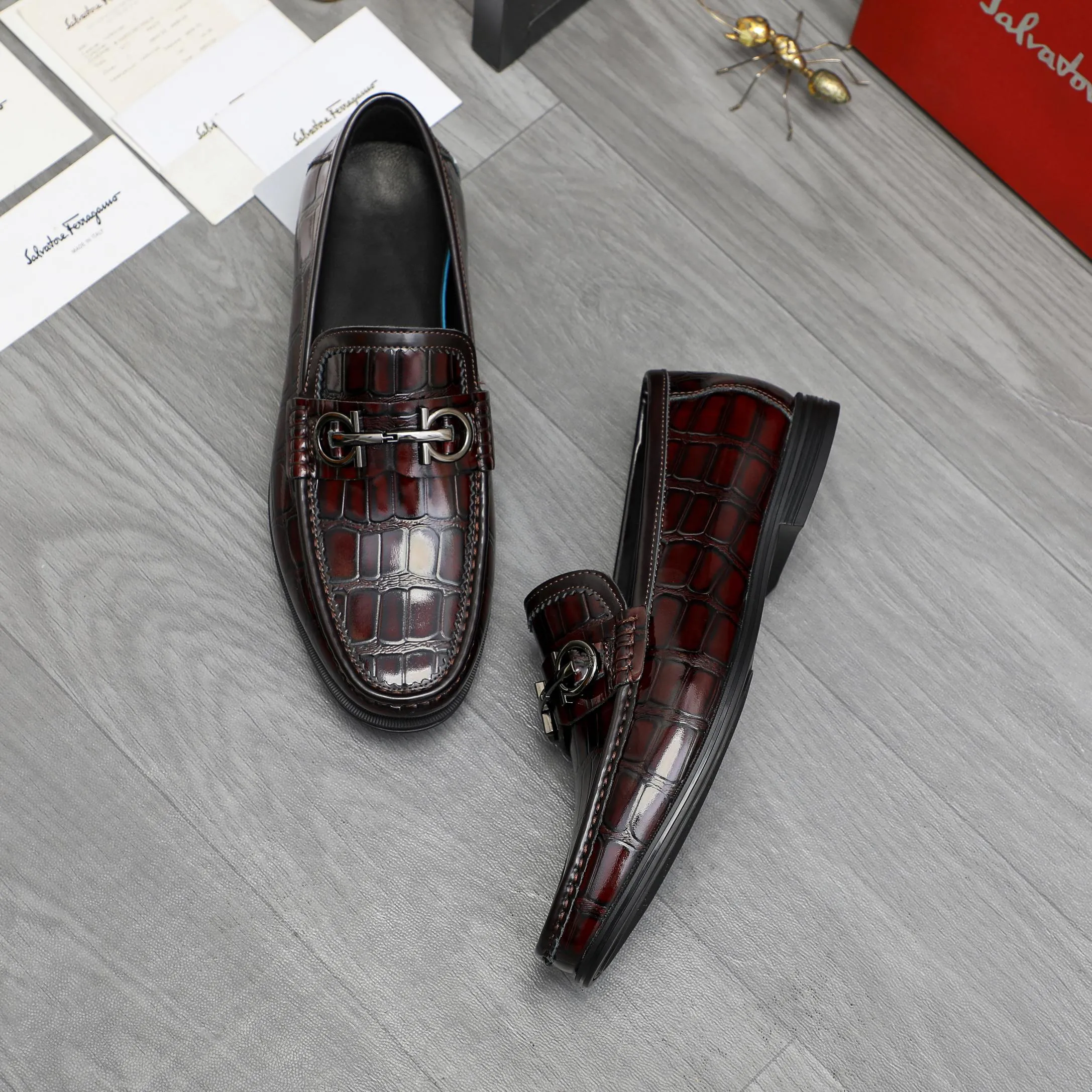 Men's shoes 💰p442 Product trademark: Ferragamo "Ferragamo" business slip-on leather shoes. Regular size: 38-46 (45.46 is custom-made and non-returnable) Product materials: Selected color-grabbed stone pattern embossed cowhide upper, cowhide lining, rubber outsole